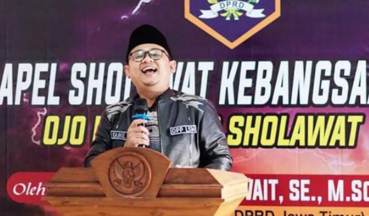 Ketua APDESI Jember, Kamiluddin, sambutan dalam acara serasehan kebangsaan, Jumat (22/3/2024), malam. (Foto: Istimewa)