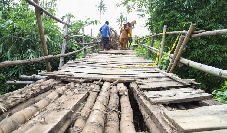 Kondisi real Jembatan Asmoyo yang tiap tahun rusak. (Foto: Diskominfo Jember)