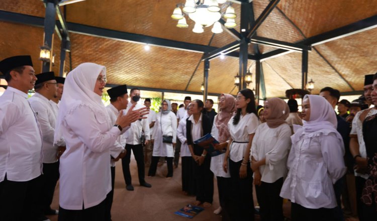 Bupati Banyuwangi temui ratusan Budayawan Banyuwangi demi pererat tali silaturahmi. ( Foto: Endang - Zona Indonesia)
