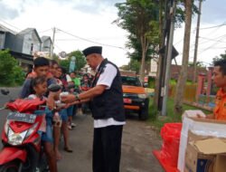 BPBD Jember Berbagi Takjil Sambil Sosialisasi Bencana Hidrometeorologi