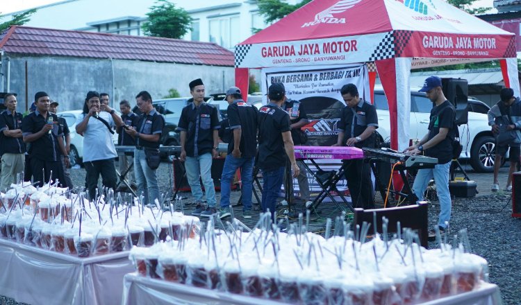 Ratusan takjil siap dibagikan oleh segenap Anggota SKYEB (Foto: Asep - Zona Indonesia)