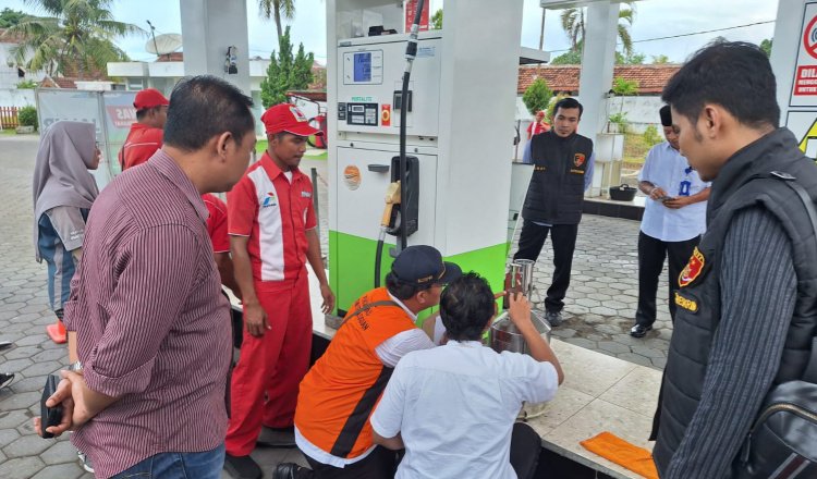 Tim gabungan Polresta Banyuwangi menyidak SPBU Karangente, Senin (1/4/2024). (Foto: Istimewa)