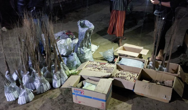 2100 petasan dan 2 Kuintal Bubuknya digrebek Polisi, Kamis (4/4/2024), malam. (Foto: Istimewa)