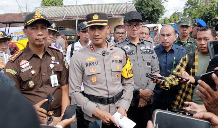 Kapolres Jember diwawancarai awak media perihal pendirian 7 Pos Operasi Ketupat Semeru 2024. (Foto: Humas Polres Jember)