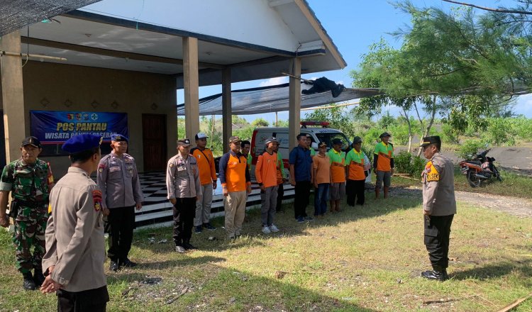 Tim gabungan menggelar Apel di Pos Pantau Wisata Pantai Paseban. (Foto: Istimewa)