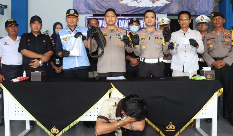 Press conference ungkap kasus sopir Bus positif narkoba di halaman Mapolres Tulungagung, Jumat (12/4/2024). (Foto: Humas Polres Tulungagung)