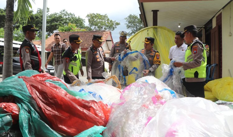 Polres Trenggalek mengamankan 135 balon udara, Rabu (17/4/2024). (Foto: Istimewa)