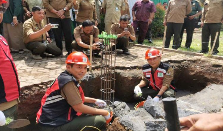 Perum Perhutani Banyuwangi Meletakkan Batu Pertama Pembangunan Masjid Asy-Syajaroh, Selasa (23/4/2024). (Foto: Endang / Zona Indonesia)