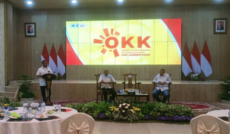 Ketua PWI Jatim membuka kegiatan OKK di Kabupaten Jember. (Foto: Zainul Hasan)