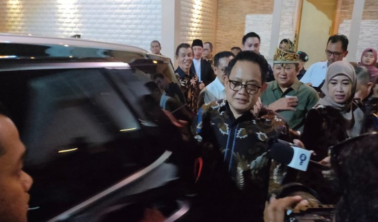 Pj Gubernur Jatim meninggalkan kegiatan HPN 2024 tingkat Jawa Timur yang digelar di Jember. (Foto: Zainul Hasan)