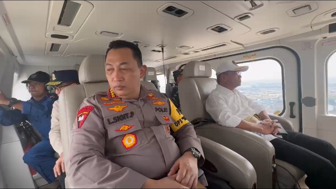 Kapolri memantau arus balik di jalan tol menggunakan helikopter. (Foto: Istimewa)