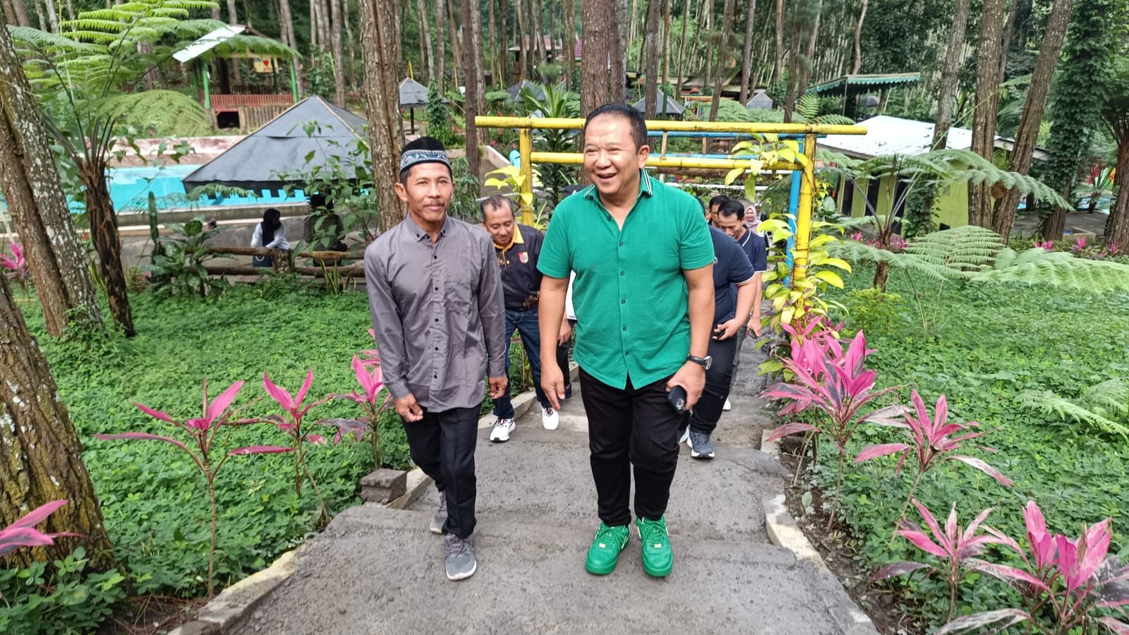 Bupati Jember meninjau wisata di Sumberjambe. (Foto: Teamwork)