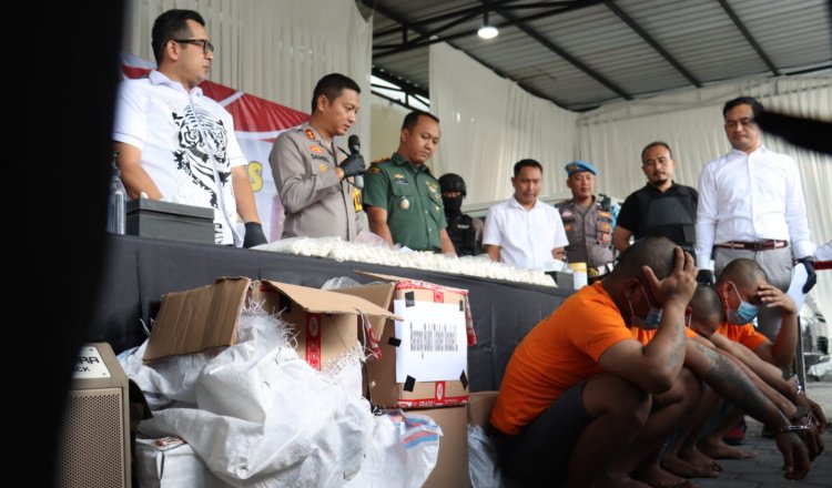Press conference ungkap kasus penangkapan Pil Double L. (Foto: Istimewa)