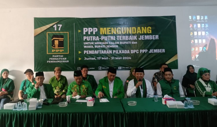Bupati Jember menyampaikan sambutan dalam pendaftaran Bacabup di DPC PPP Jember. (Foto: Zainul Hasan)
