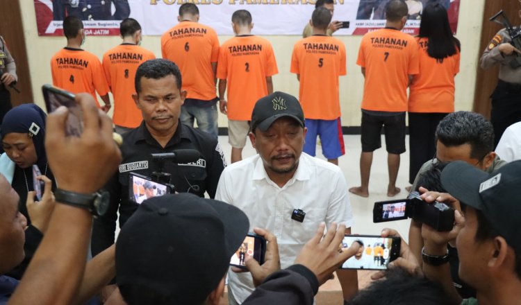 Konferensi pers di Gadung Bhayangkara Polres Pamekasan, Senin (27/5/2024). (Foto: Istimewa)