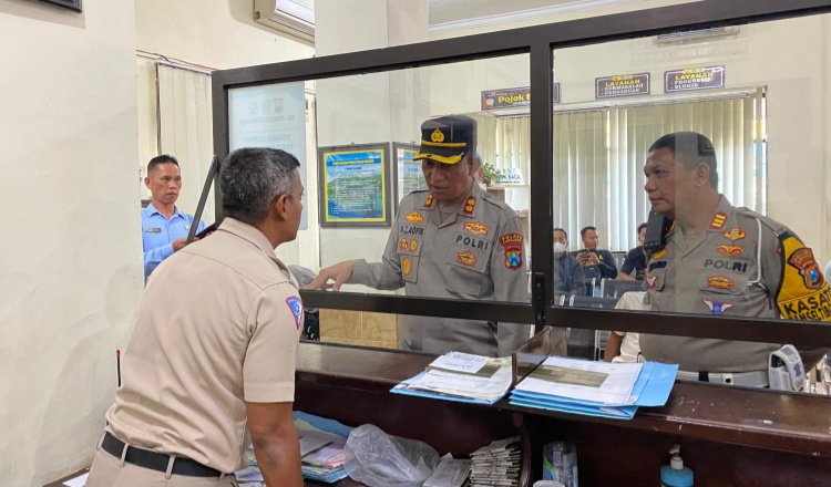 Kapolres Lumajang menyidak Kantor Samsat. (Foto: Istimewa)