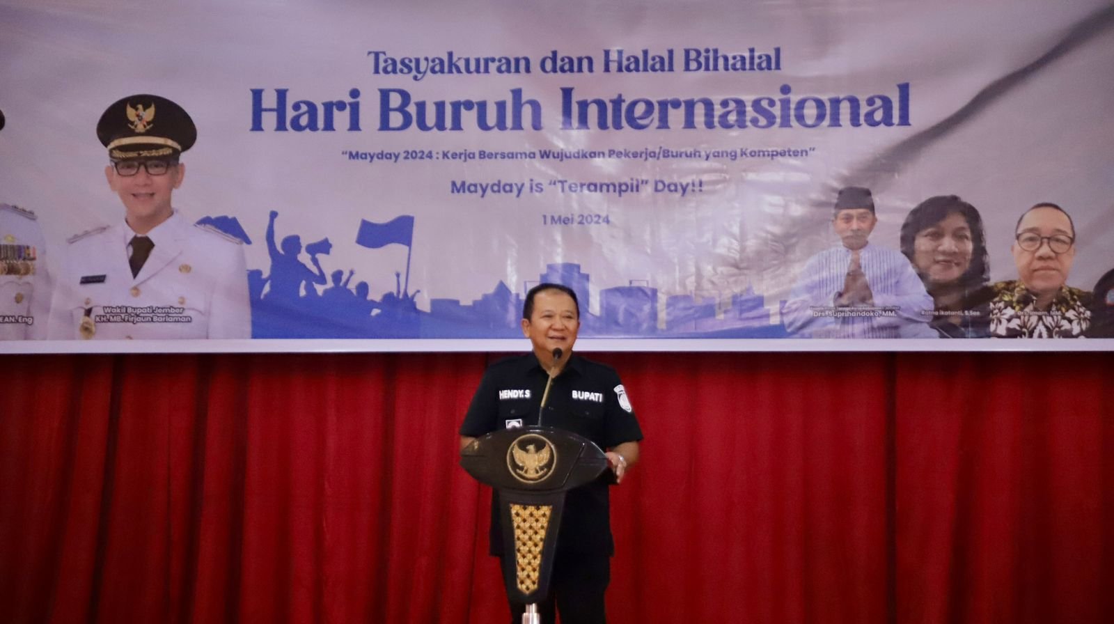 Bupati Jember menyampaikan sambutan dalam acara tasakkuran serikat buruh Jember. (Foto: Istimewa)