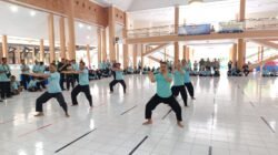 Ahmad Suyudina (58 tahun) mengikuti olahraga pernapasan. (Foto: Teamwork)