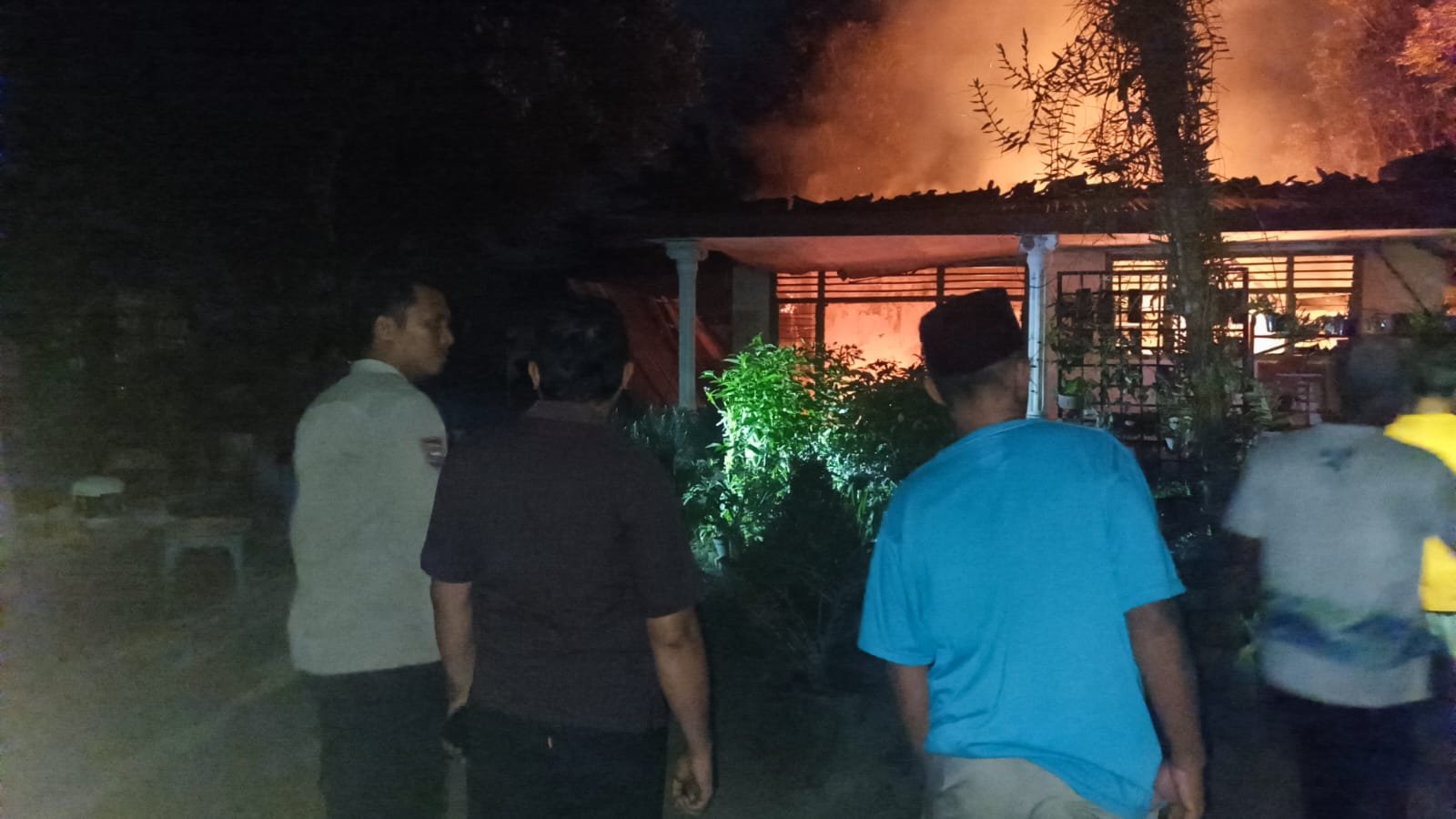 Rumah Lansia di Kabupaten Jember terbakar, Selasa (25/6/2024). (Foto: Istimewa)