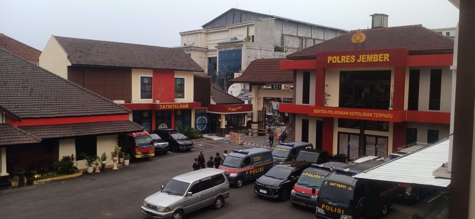 Mako Polres Jember tampak dari dalam. (Foto: Zainul Hasan - ZONA INDONESIA)