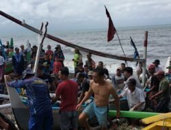 Nelayan Blimbingsari Hilang, Warga dan Petugas Lakukan Penyisiran