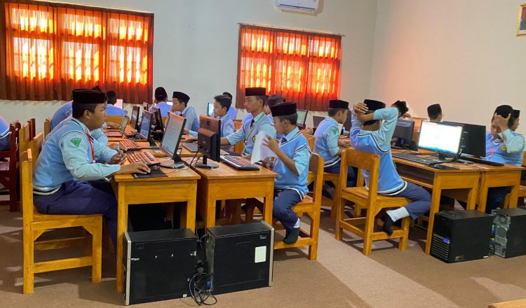 Asesmen sumatif akhir tahun (ASAT) salah satu SMP di Indonesia. (Foto: Teamwork)