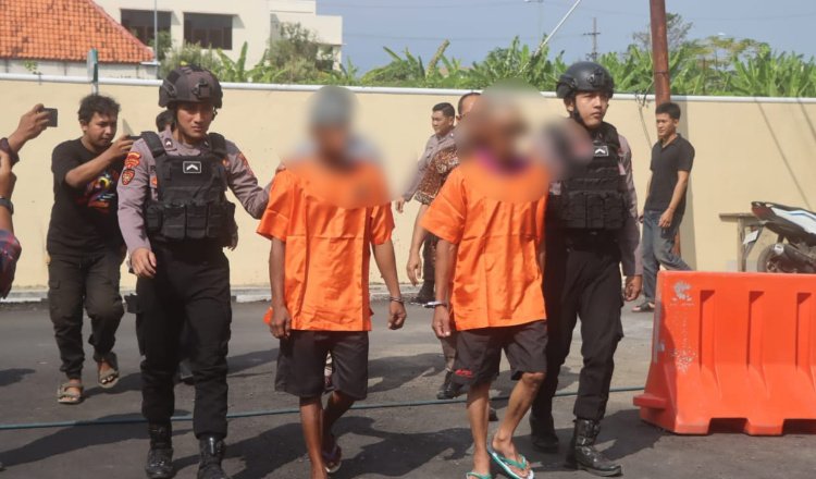 Dua tersangka diamankan di Polres Probolinggo. (Foto: Istimewa)