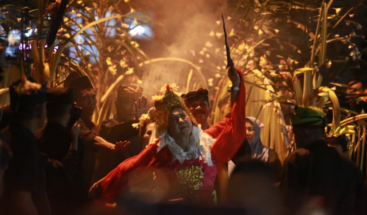Ritual Seblang Bakungan berlangsung beriah, Minggu (23/6/2024). (Foto: banyuwangikab.go.id)