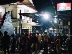 Ratusan Warga Pakel Geruduk Mapolresta Banyuwangi