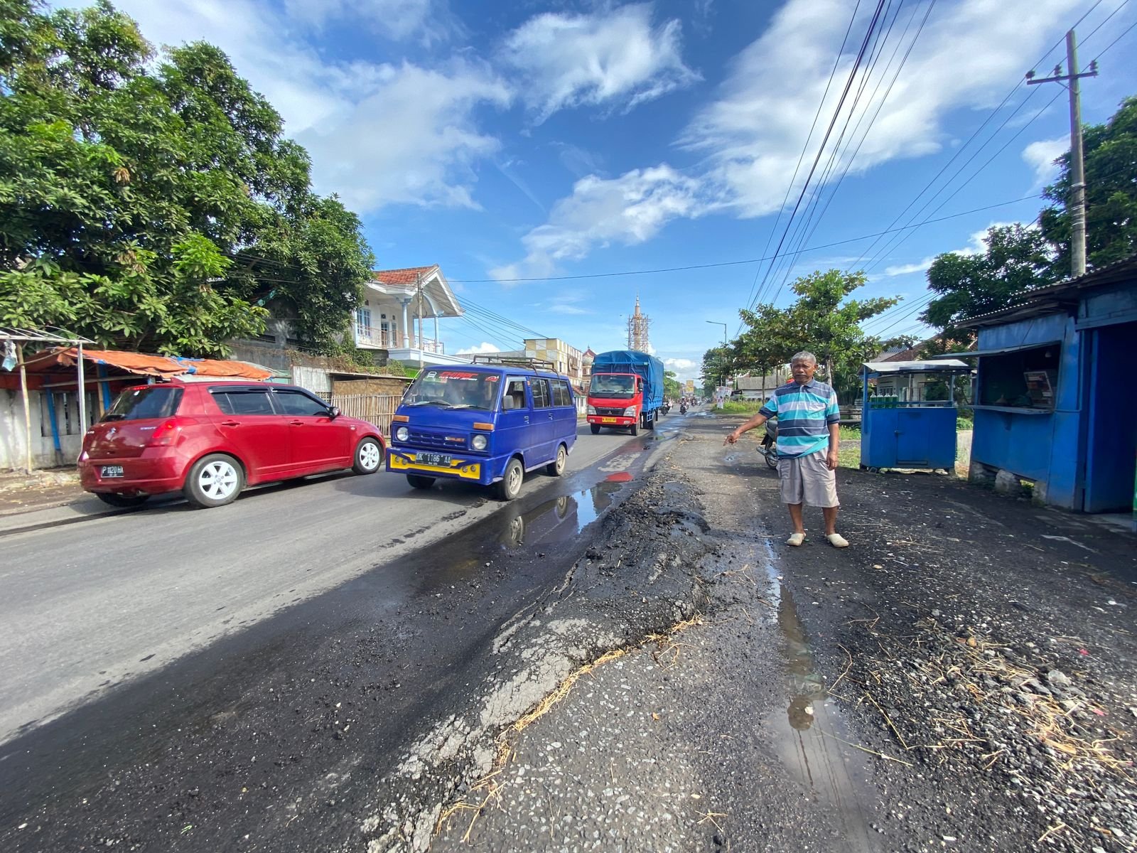 Kondisi jalan Desa Wonorejo yang rusak. (Foto: Istimewa)