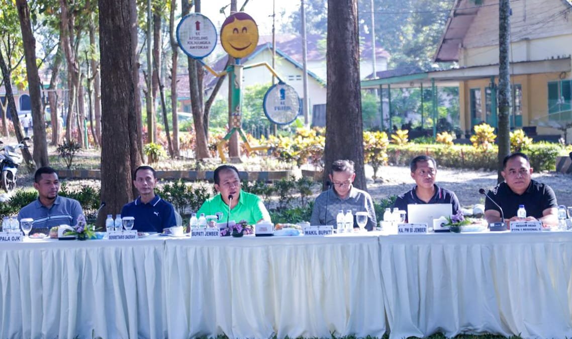 Pemkab Jember menggelar Si-Rambo bersama Forkopimda di Kebun Banjarsari PTPN XII. (Foto: Diskominfo Jember)