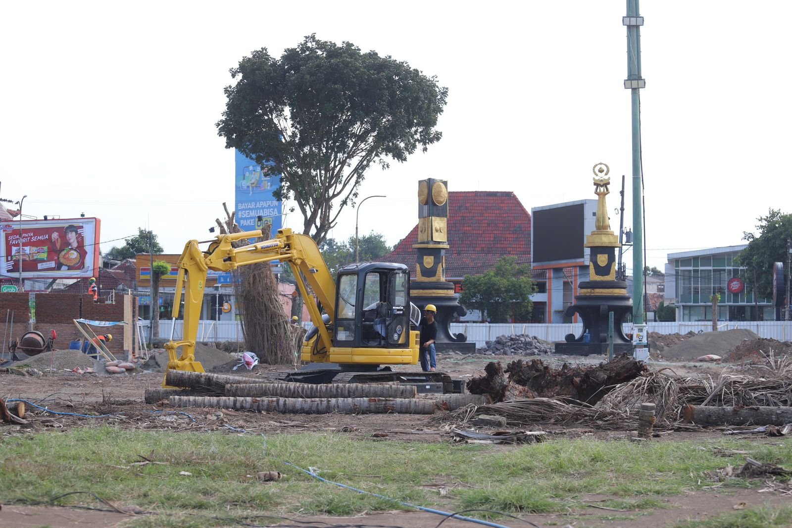 Proses pengerjaan Alun-alun Jember. (Foto: Diskominfo Jember)