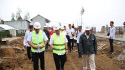 Pj Bupati Pasuruan meninjau pembangunan wisata Tengger Culture Center. (Foto: Istimewa)