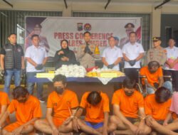 Polres Jember Ringkus 8 Tersangka Pengedar Pil Dextro Lewat Ekspedisi