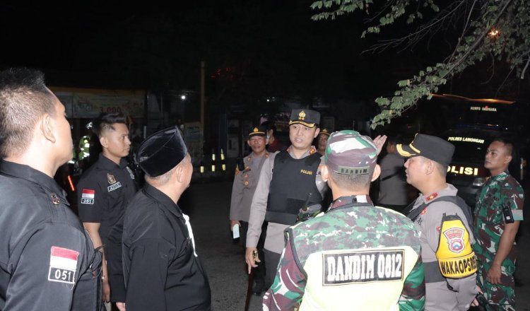 Kapolres Lamongan menyapa warga PSHT. (Foto: Humas Polres)