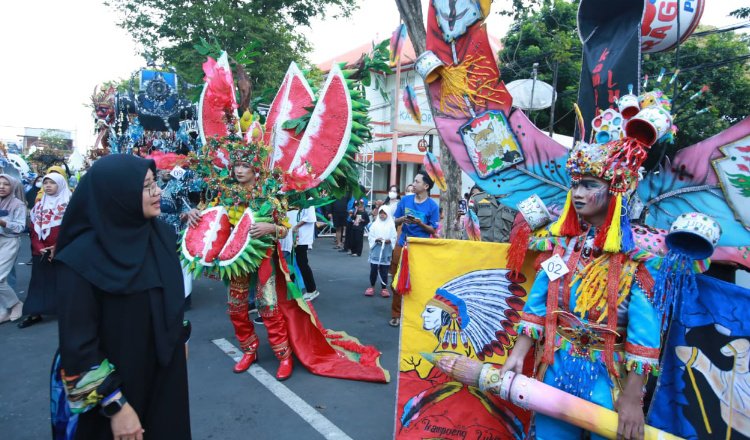 Bupati Banyuwangi menyaksikan para talent BEC 2024. (Foto: BeritaBwi)
