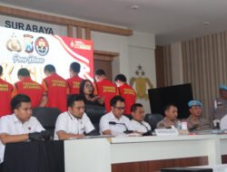 Enam Pelaku Judi Online di Surabaya Ditangkap Polisi