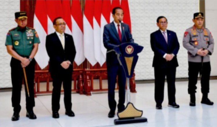 Presiden Jokowi memberikan keterangan resmi sebelum berangkat ke Abu Dhabi untuk memperkuat hubungan bilateral Indonesia - PEA. (Foto: presidenri.go.id)