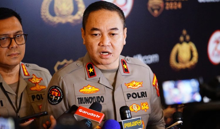 Karopenmas Divisi Humas Polri diwawancarai awak media. (Foto: Istimewa)
