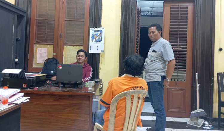 Tersangka Pengedar narkoba jenis sabu saat dimintai keterangan. (Foto: Istimewa)