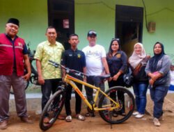 Alif Fatur Rohman Dapat Bantuan Sepeda Gunung untuk Berangkat Sekolah
