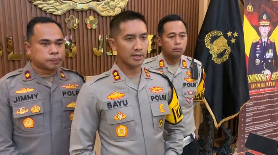 Kapolres Jember diwawancarai awak media terkait kasus pengeroyokan yang dilakukan anggota PSHT terhadap anggota Polisi. (Foto: Zainul Hasan)