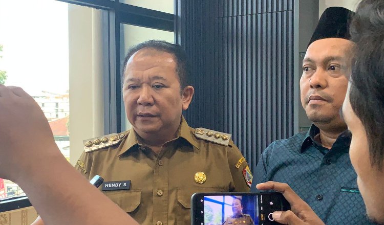 Bupati Jember dan Ketua DPRD Jember diwawancarai awak media perihal draft KUA PPAS APBD 2025. (Foto: Teamwork / Zona Indonesia)