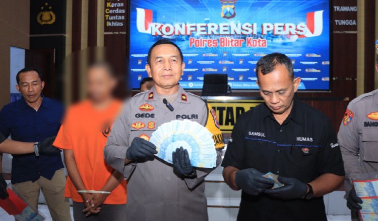 Konferensi pers ungkap peredaran uang palsu di wilayah hukum Polres Kota Blitar, Kamis (8/8/2024). (Foto: Humas Polres Kota Blitar)