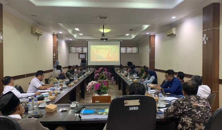 Rapat Pansus DPRD Jember pembahasan Raperda RTRW, Kamis (15/8/2024). (Foto: Istimewa)