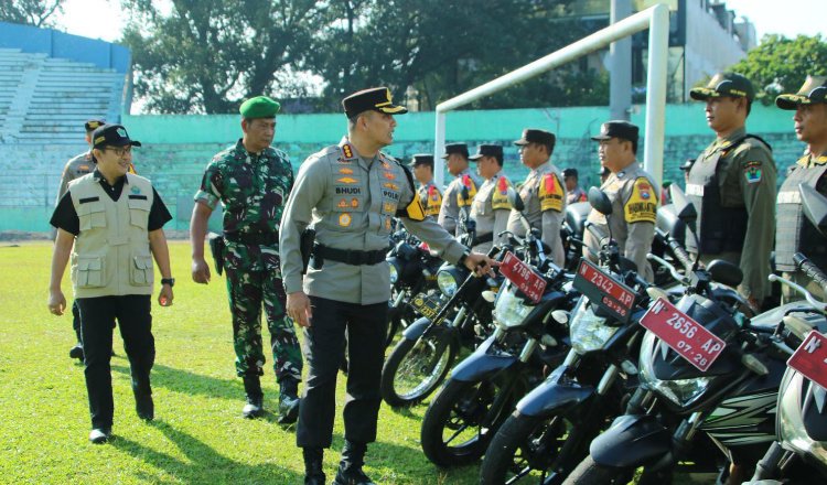 Kapolresta Malang mengecek kesiapan personel untuk melakukan pengamanan Pilkada 2024, Kamis (15/8/2024). (Foto: Istimewa)