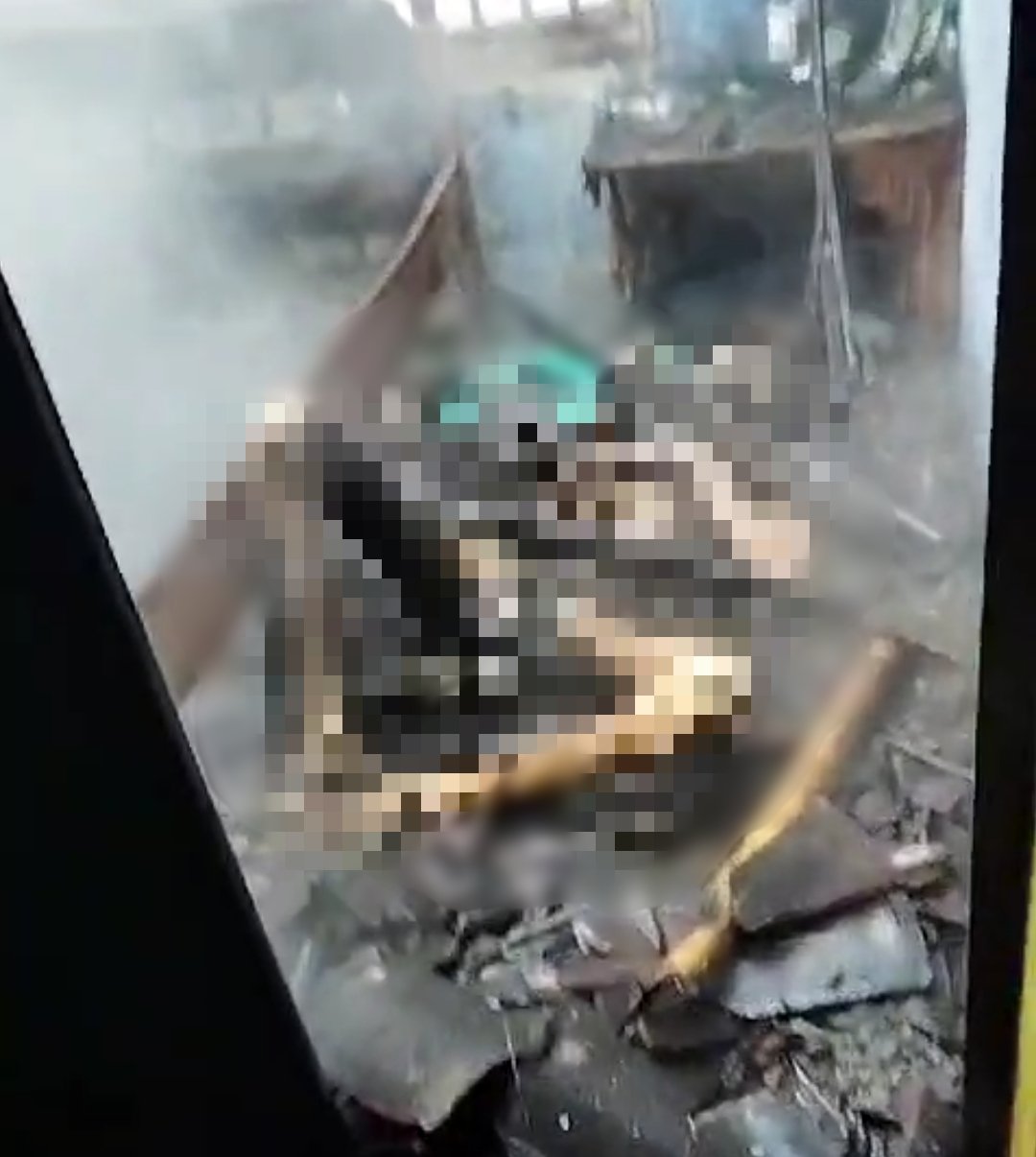 Korban kebakaran rumah terekam kamera warga di Kabupaten Jember. (Foto: Tangkapan layar video amatir)