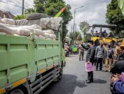 Jember Perbaiki Jalan Rusak Akibat Truk ODOL, Bupati Hendy: Tindak Pengendara Nakal, Perbaiki Jalan Rusak!