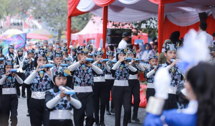 Parade Drumband tingkat Pelajar di Kabupaten Jember. (Foto: Diskominfo Jember)