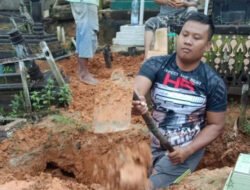 Pahlawan Tanpa Jubah: Polisi Ini Rela Gali Kubur Selama 23 Tahun, Kapolri Beri Apresiasi!